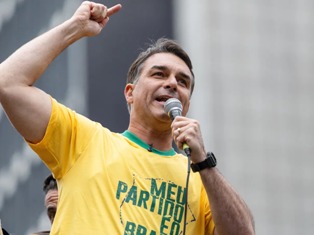 Linguagem do povo: Flávio Bolsonaro propõe enxugar Estado e endurecer ações de Segurança.