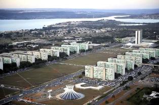 Proposta orçamentária prevê preenchimento de 53.530 vagas no setor público.