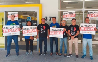 Bancários rejeitaram proposta da Caixa Econômica e mantêm greve nacional.