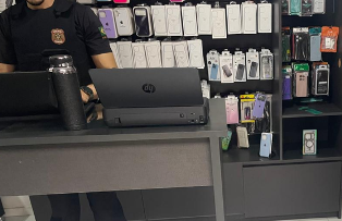 Polícia Federal faz ação para combater entrada clandestina de eletrônicos no Brasil.