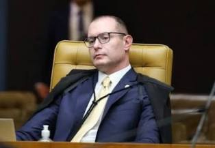 Deltan Dallagnol divulga sigilo fiscal de Cristiano Zanin.