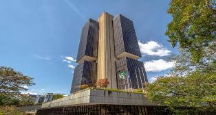 Entidades industriais e trabalhistas consideram tímida queda da Selic.