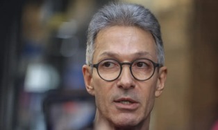 Romeu Zema Zema propõe saída do Brics e redução de supersalários e de impostos.