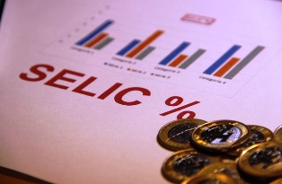 Mercado estima projeção da Selic para 13,50%.