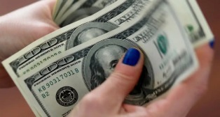 Dólar subiu mais um pouco e bateu nos R$ 5,02.
