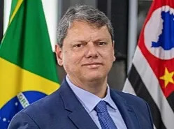 Tarcisio de Freitas reelege com ampla maioria no Primeiro Turno em São Paulo.